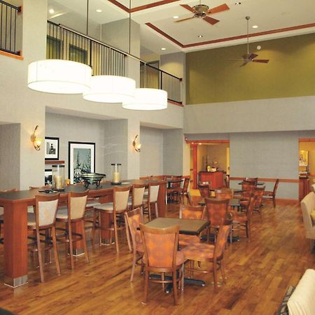 Hampton Inn Клинтън Екстериор снимка