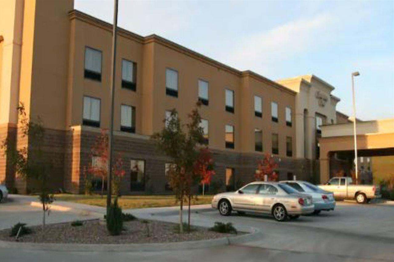 Hampton Inn Клинтън Екстериор снимка