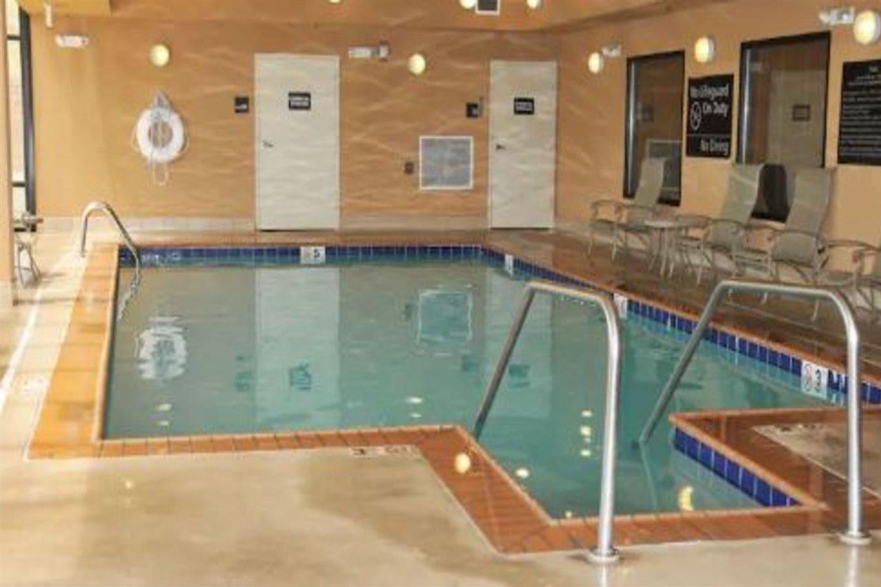 Hampton Inn Клинтън Екстериор снимка