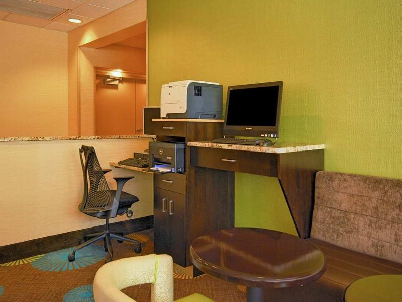 Hampton Inn Клинтън Екстериор снимка