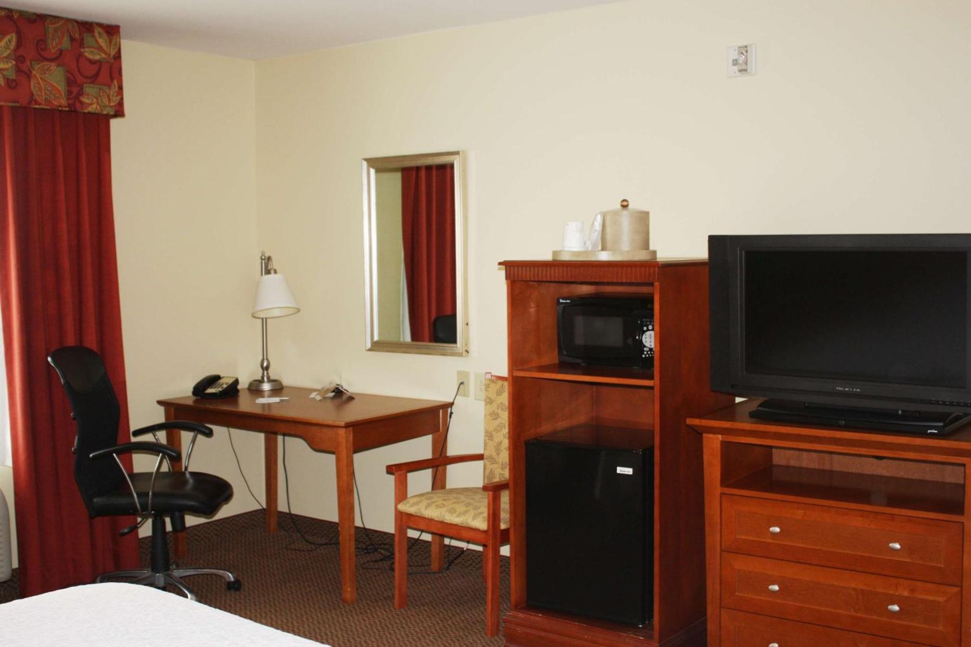 Hampton Inn Клинтън Екстериор снимка