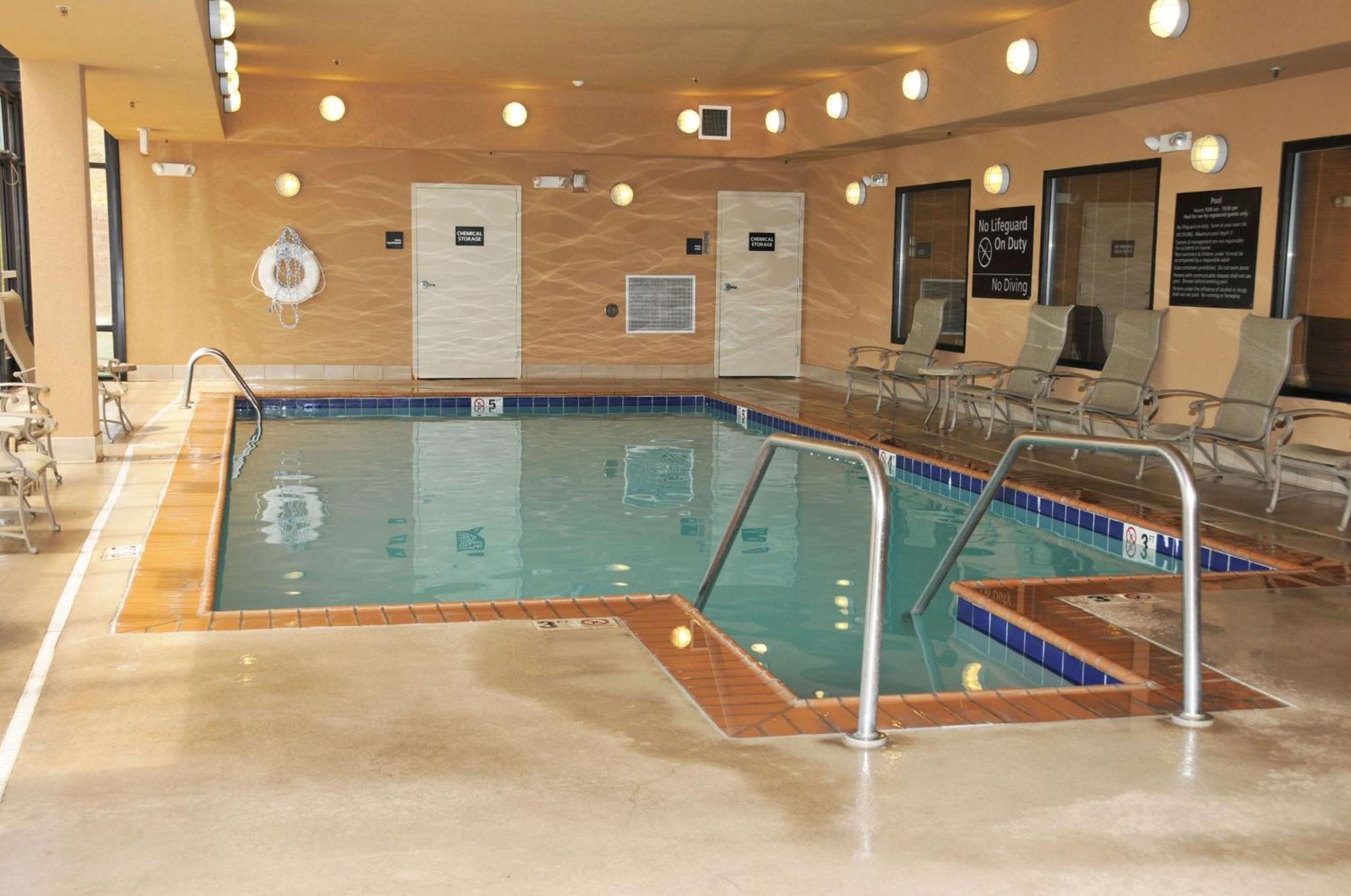 Hampton Inn Клинтън Екстериор снимка