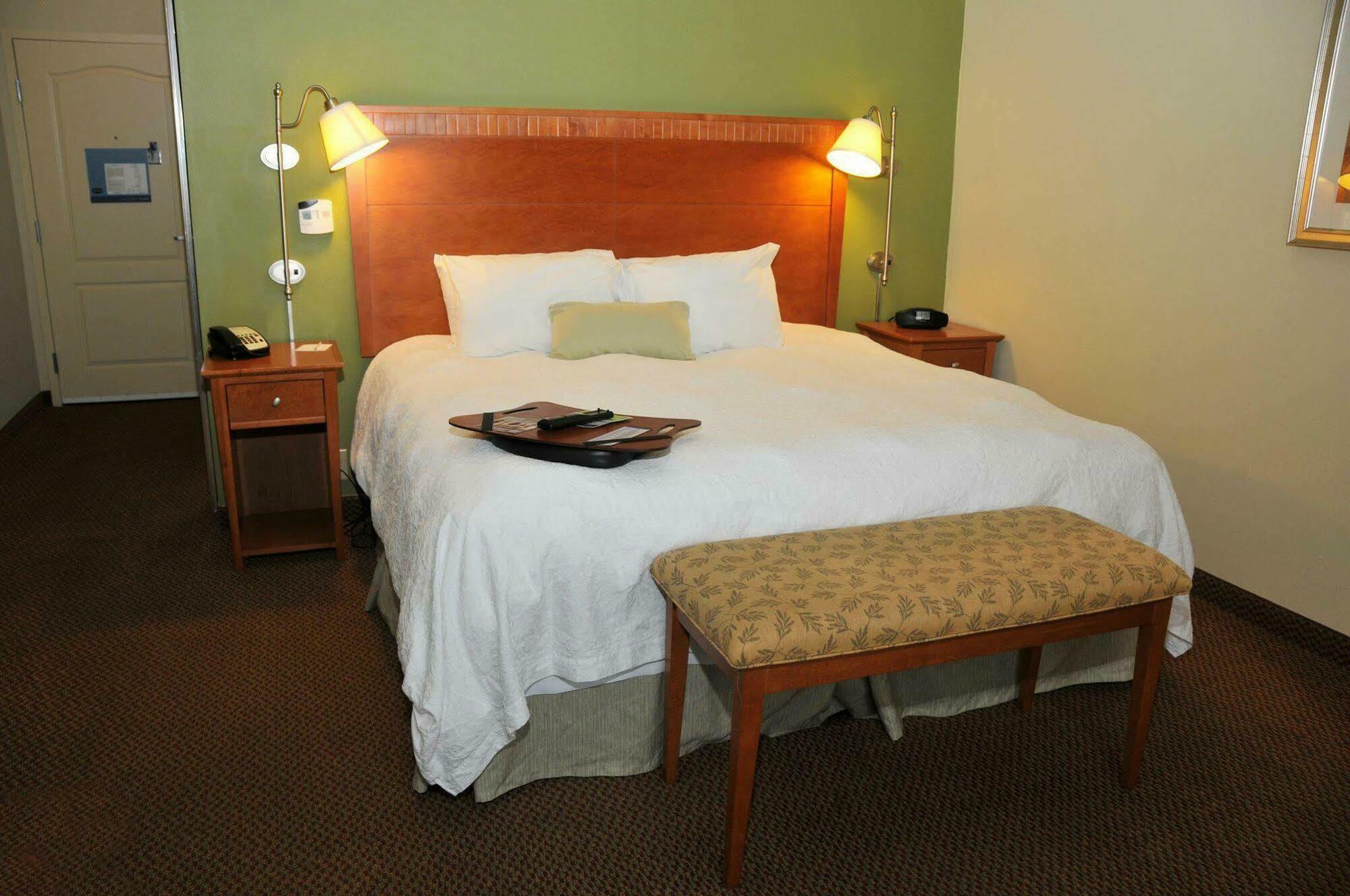 Hampton Inn Клинтън Стая снимка